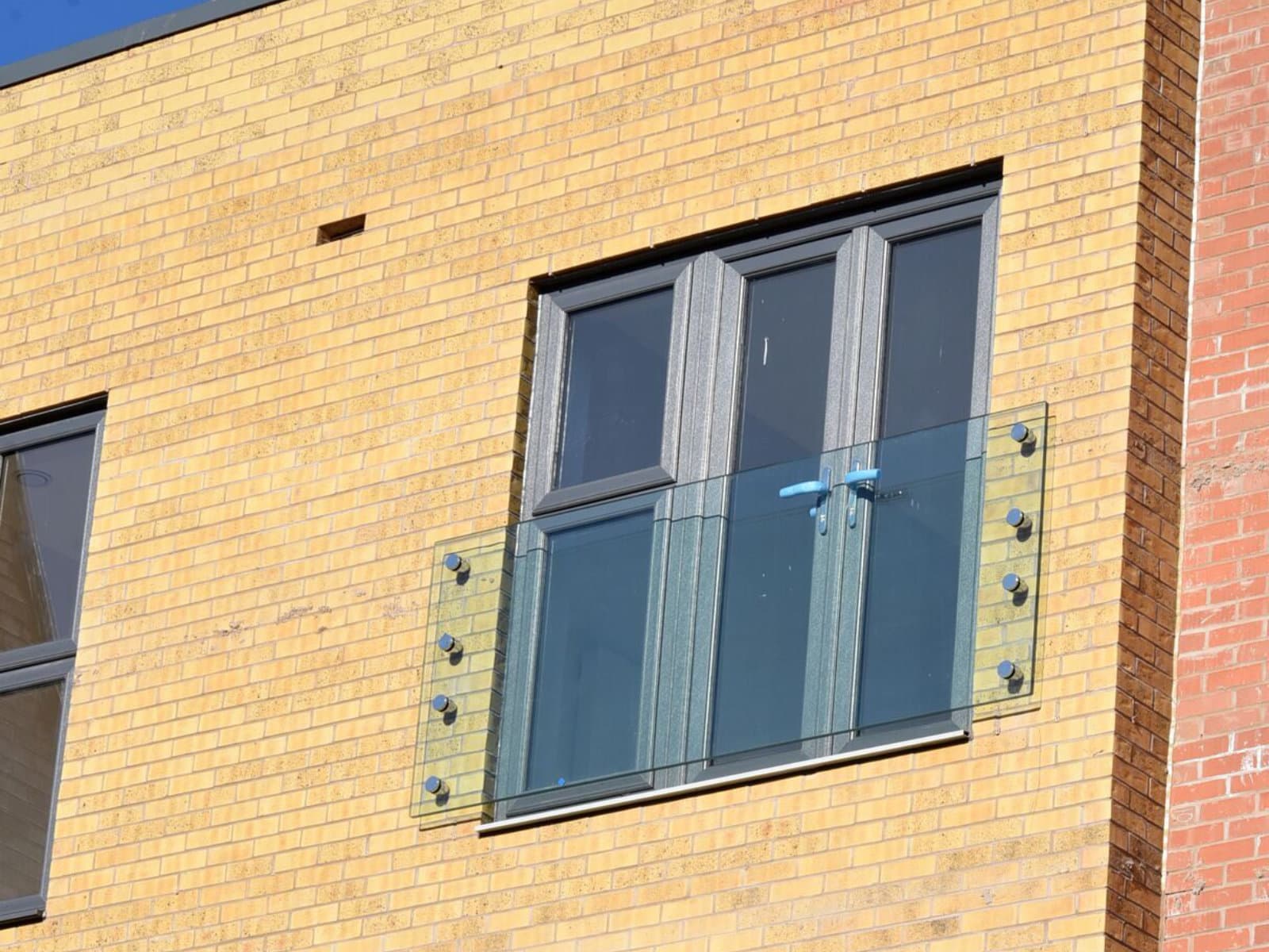 Modern Juliet balcony system